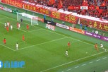 开云官网-这什么防守？李昊做出精彩扑救力保球门不失，起身后怒骂防守